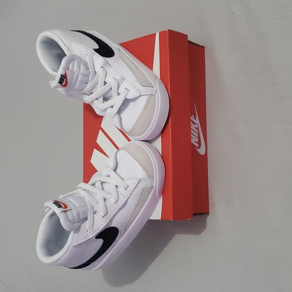 NIKE BLAZER MID 77 Brand New
